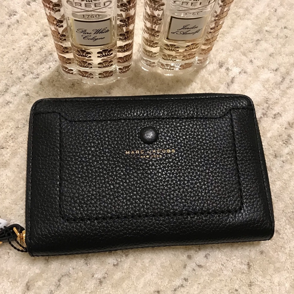 MARC JACOBS wallet.